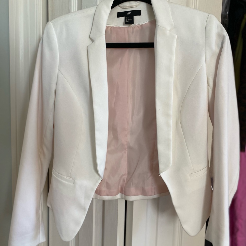 H&M White cropped and fitted blazer